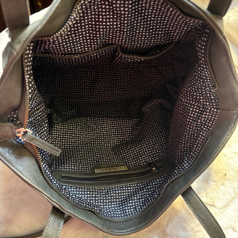 Antik Kraft Tote Bag Calliope Muted Olive Vegan Leather SOLD OUT ONLINE - Picture 11 of 16